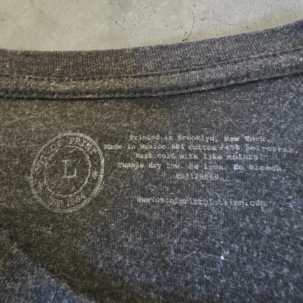 Neil Gaiman The Graveyard Book Graphic T-Shirt Mens Large Gray Out of Print Tee - Picture 6 of 10